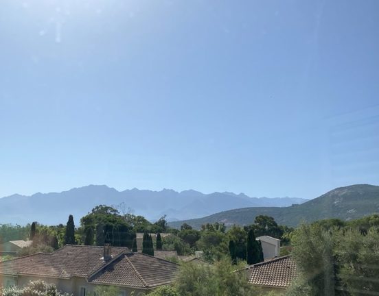 T2 avec vue montagnes et terrasse